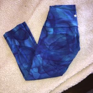 Lululemon High waisted blue workout crop pants